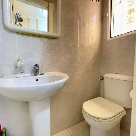 Pleasant 4 Bedroom Townhouse With Com Pool Vm7 *