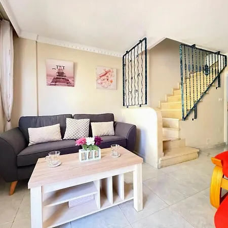 Holiday home Pleasant 4 Bedroom Townhouse With Com Pool Vm7